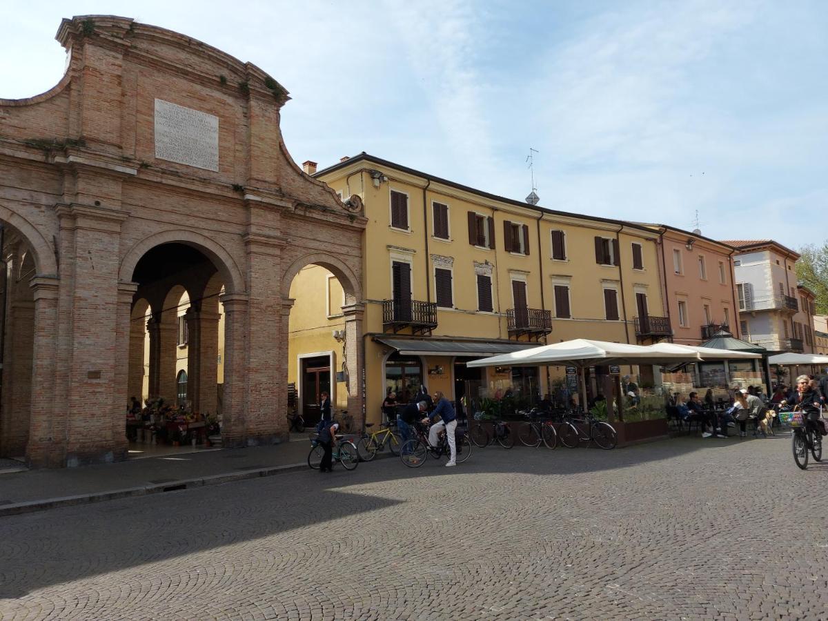 Appartamento In Piazza Cavour Centro Storico Rimini Ngoại thất bức ảnh